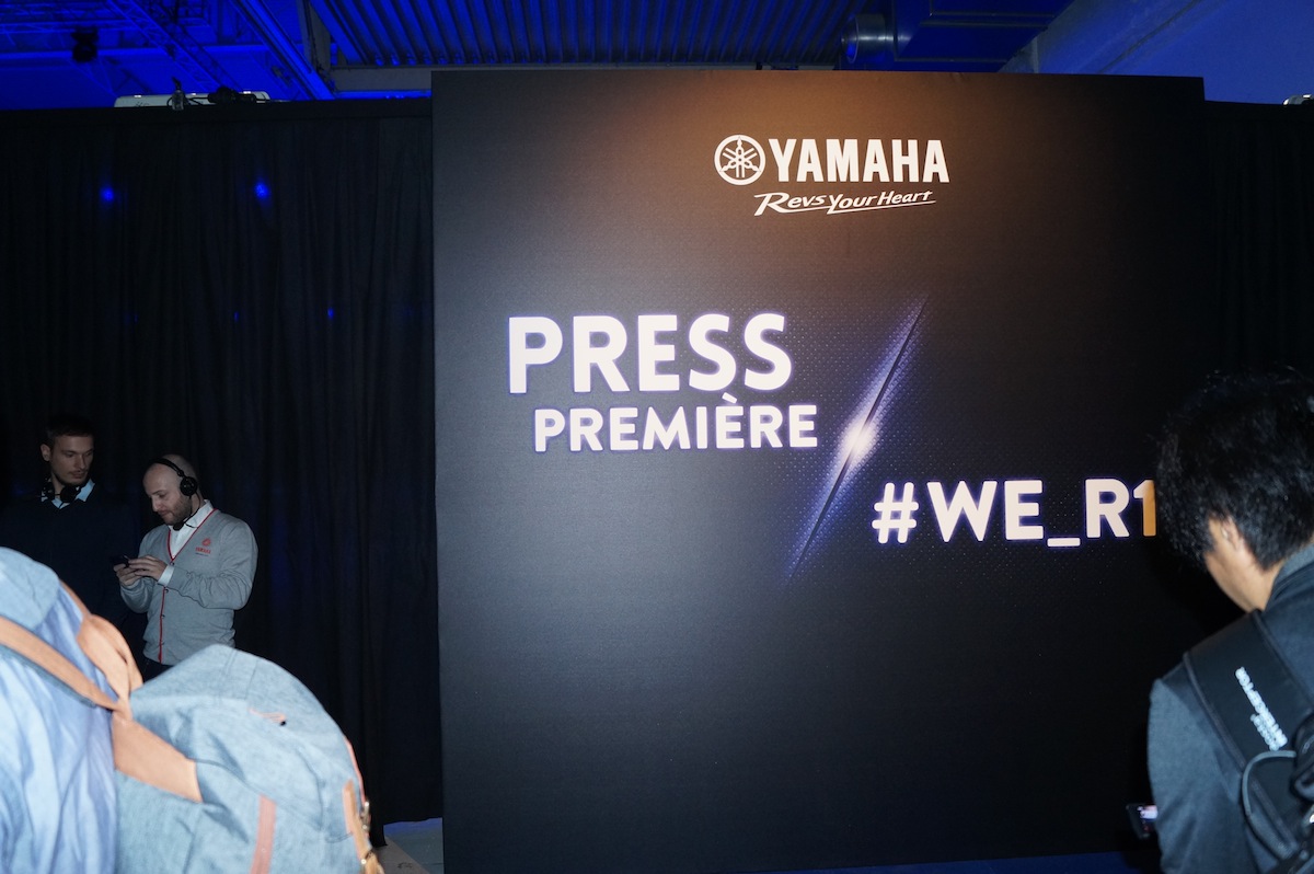 La vedette de la soirée chez Yamaha, la nouvelle R1. Comprenez "We are one"="Nous ne faisons qu'un".