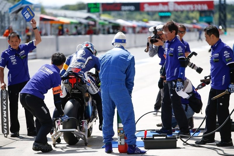 Le Team Factory Yamaha en pole provisoire au Japon