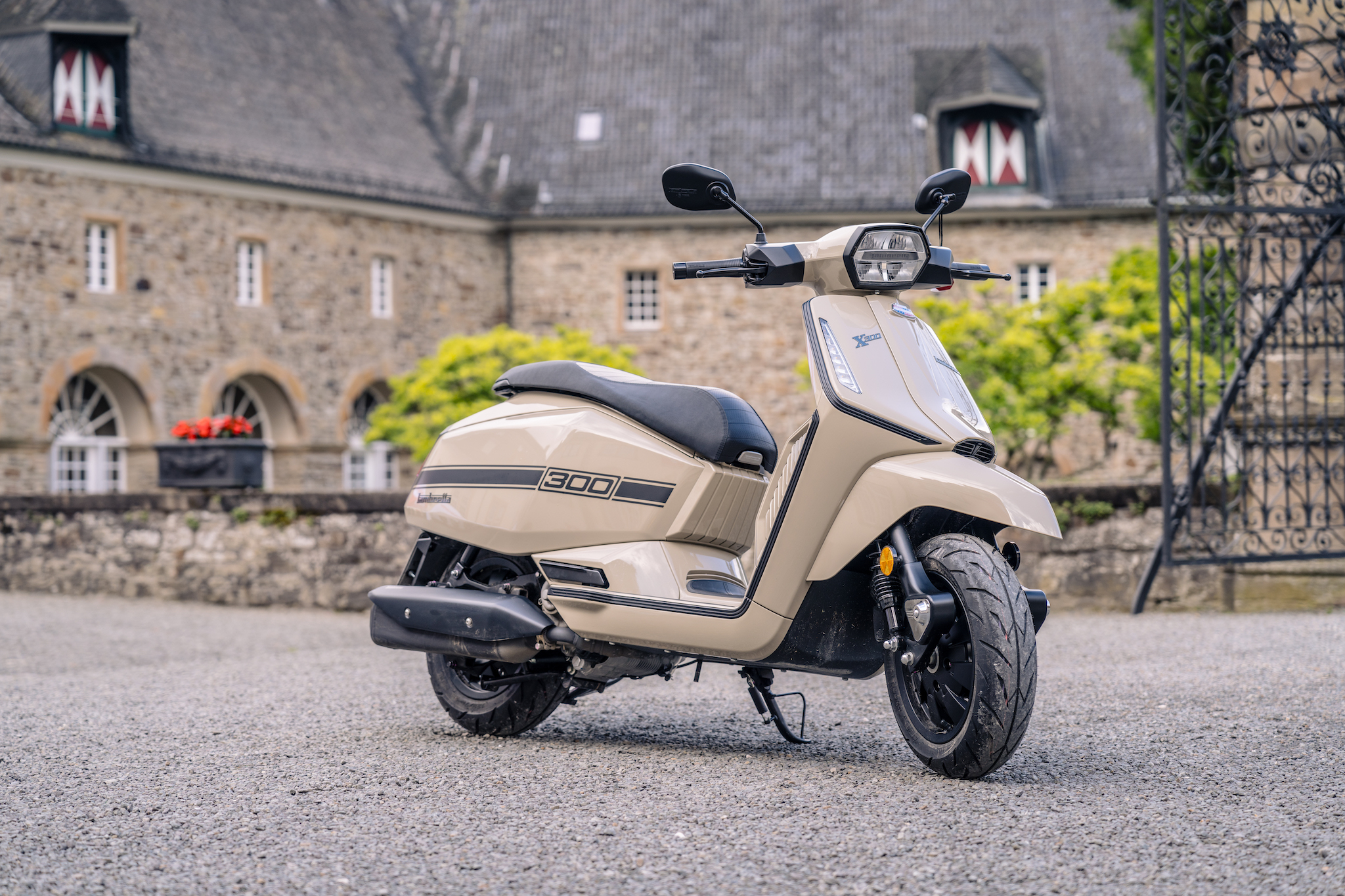 Lambretta X300 beige