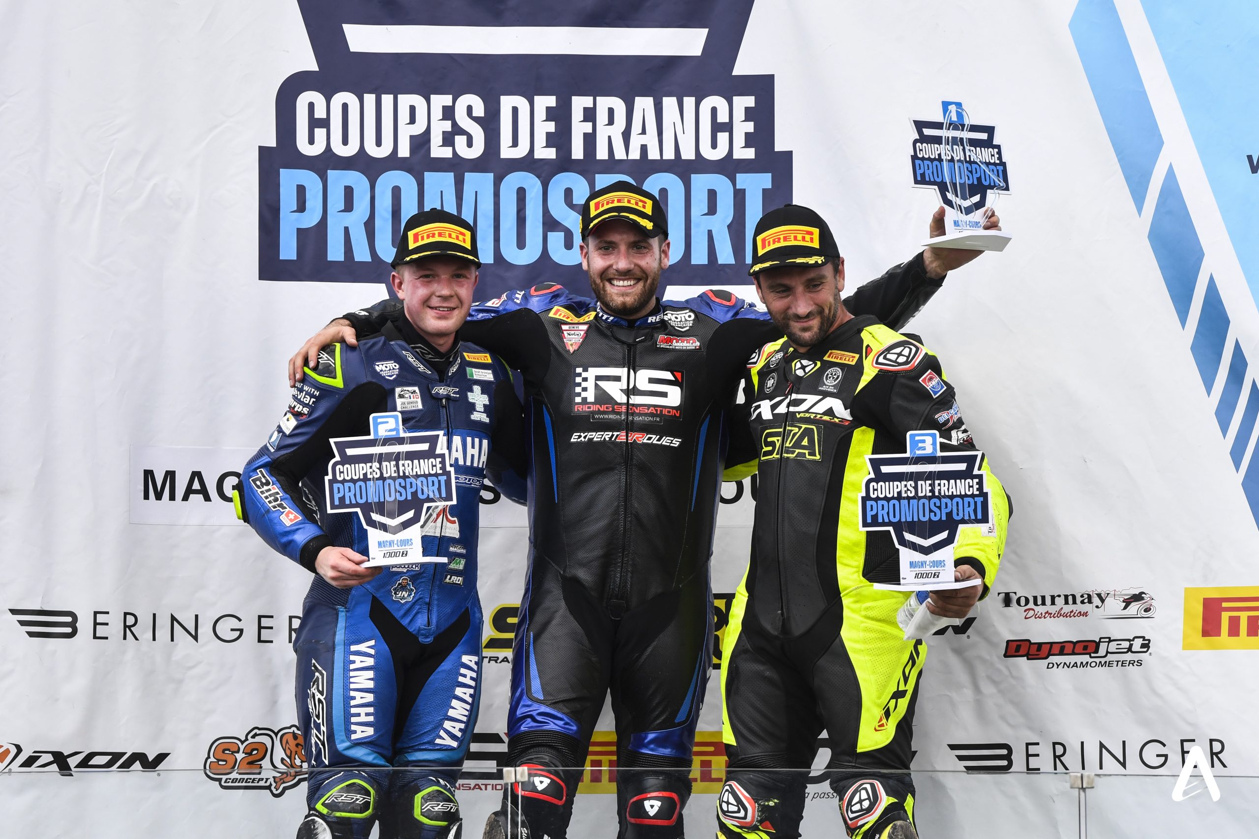 à Magny-Cours podium