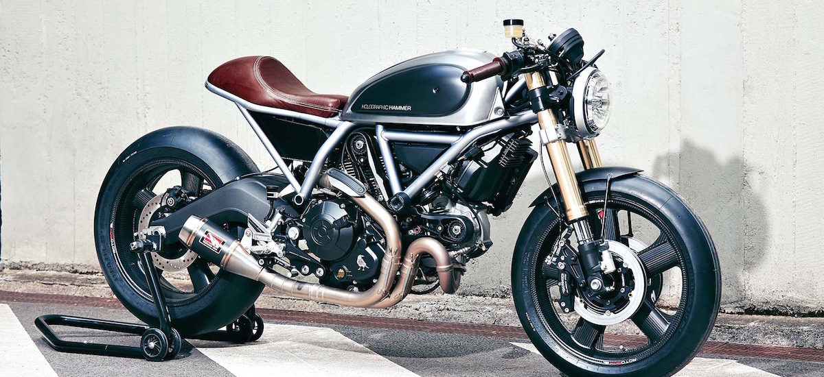 Un Scrambler Café Ducati Racer, par Holographic Hammer