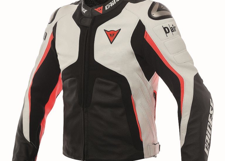 Dainese met sur le marché une veste avec airbag sans fil – et sans capteurs sur la moto!