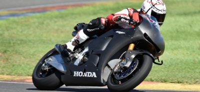 Quatre fois quinze minutes au guidon de la moto GP street-legal de Honda :: Honda