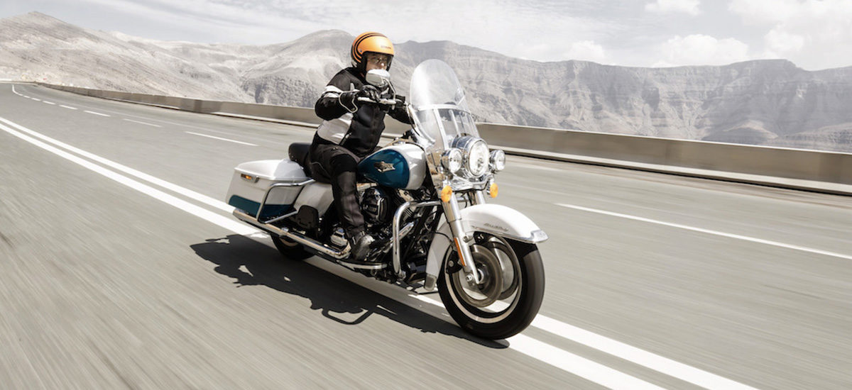 Après le nez de requin the Harley Road Glide Way, le Road King 2016 à l’essai