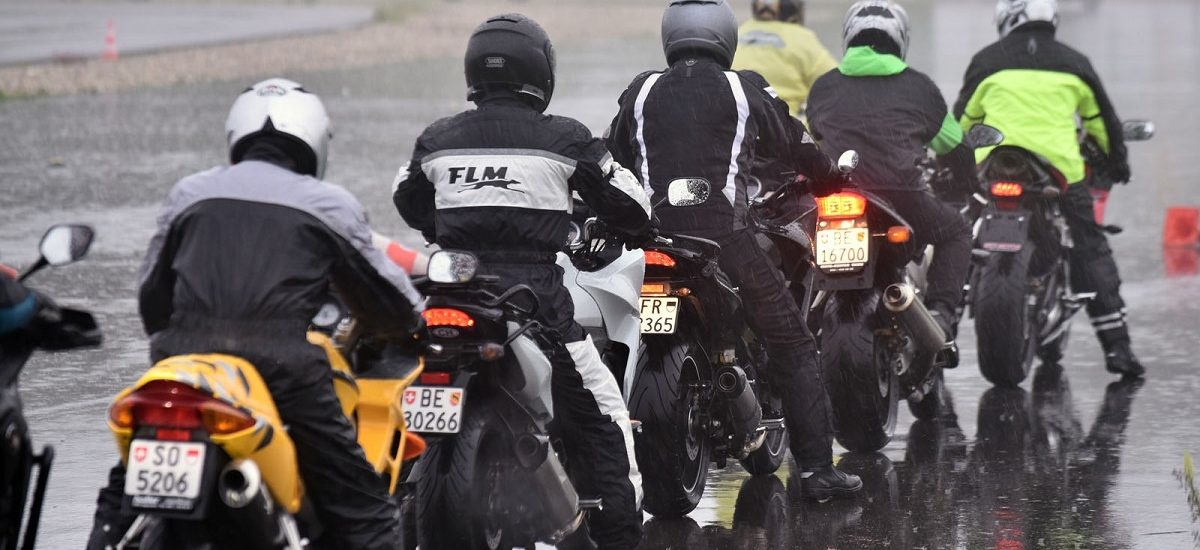 Les fans de moto bravent la pluie à Lignières