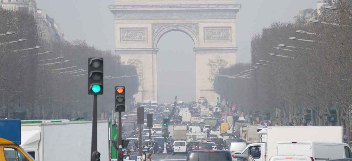 Motos et scooters d’avant 1999 bannis de Paris dès juillet