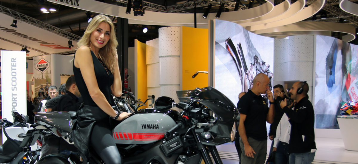 Les girls et les décalés du salon EICMA