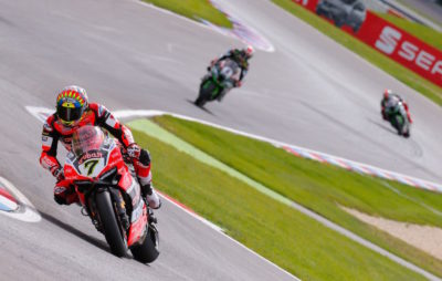 Victoire de Chaz Davies pour la première course, devant les Kawasaki :: World Superbike Lausitzring