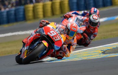 Marquez frappe un coup au Mans, tandis que trois de ses rivaux mordent le bitume :: MotoGP 2018