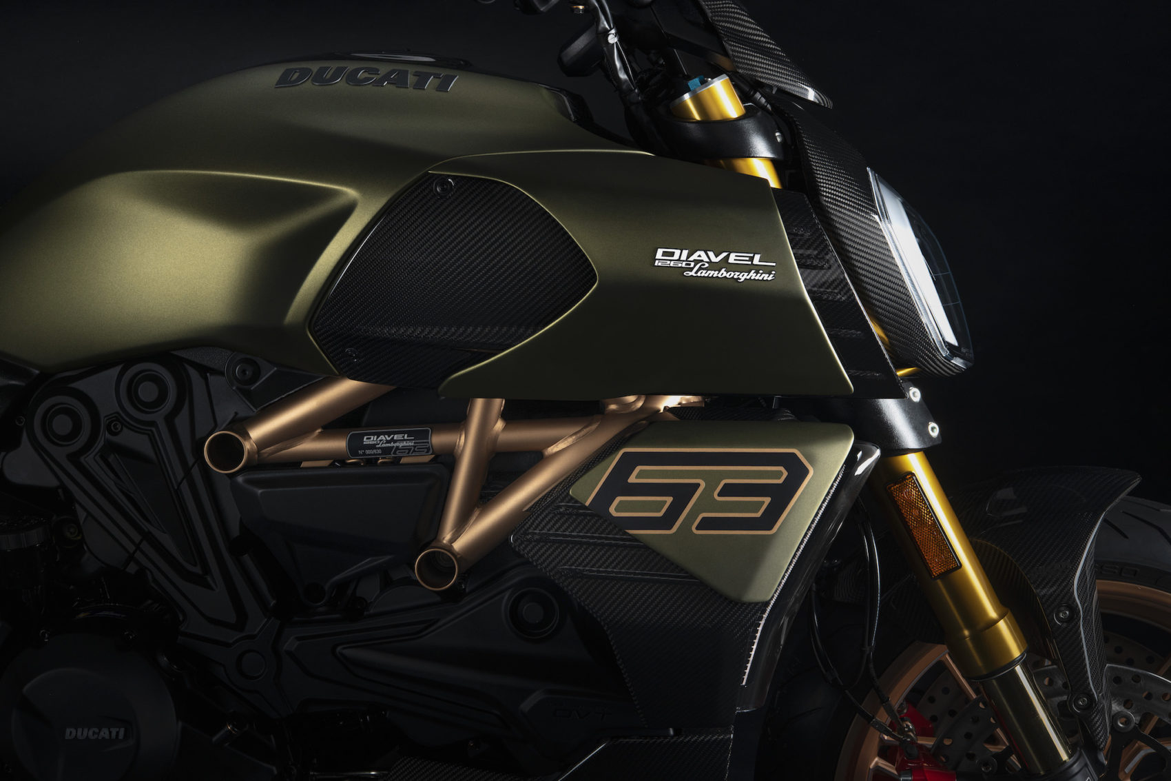 Ducati_Diavel_1260_Lamborghinismall_20_UC213116 - Actu Moto