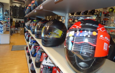 Les boutiques moto ne peuvent plus vendre des casques en direct :: Commerce