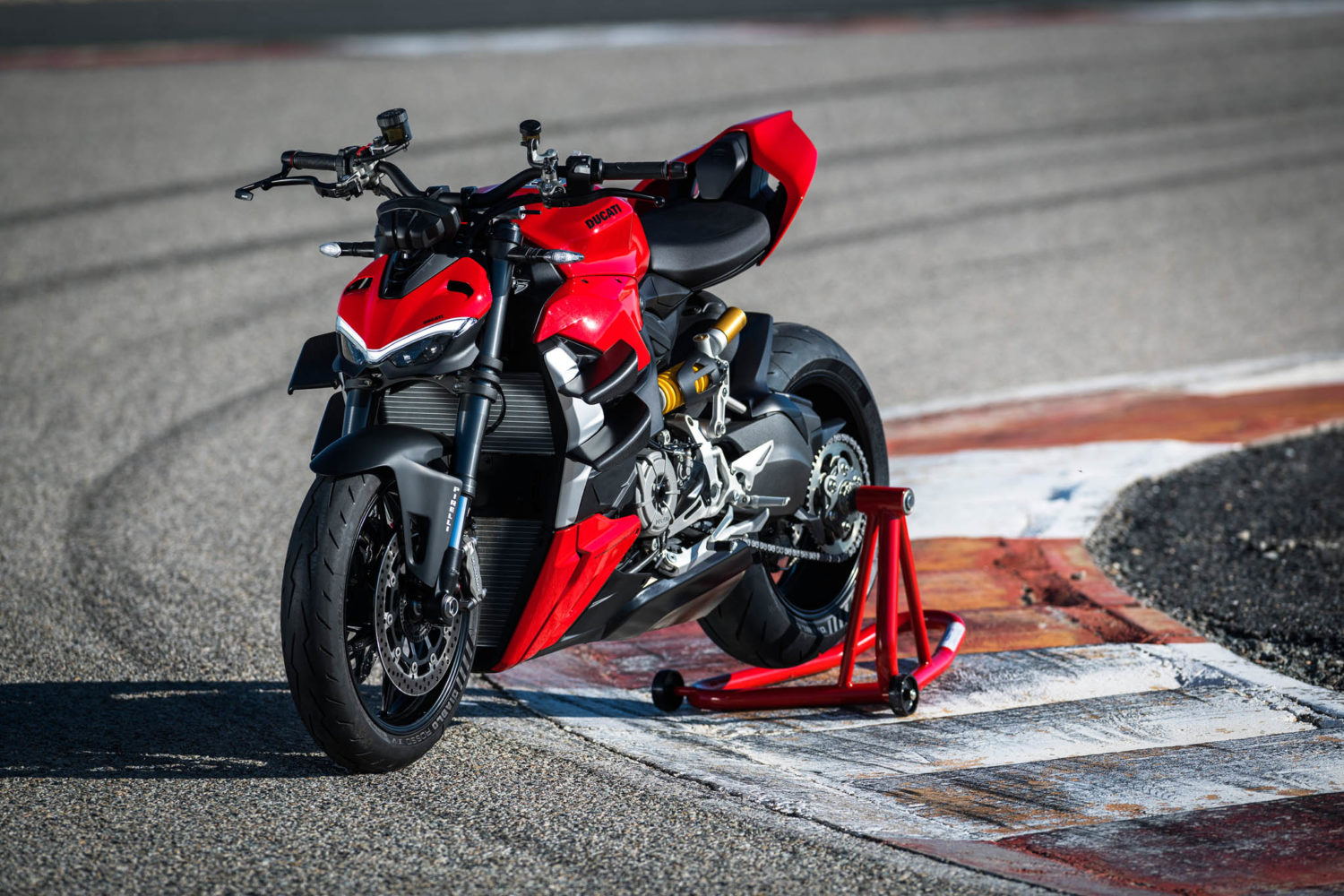 Essai Ducati Streetfighter V2 La famille des "fighters" s'étoffe