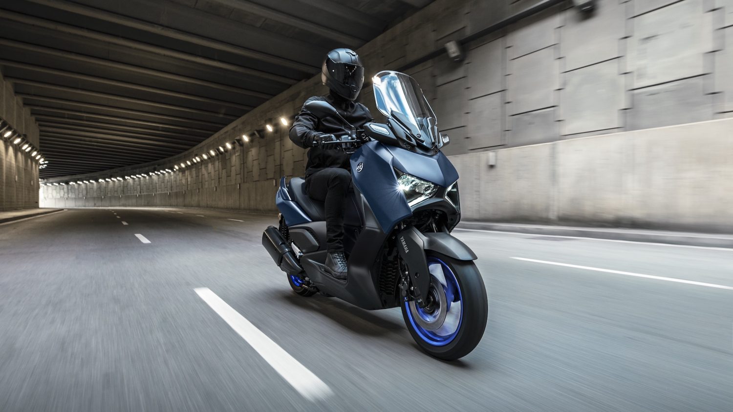 Nouveau les Yamaha XMAX 125 et 300 avec la connectivité et une assise