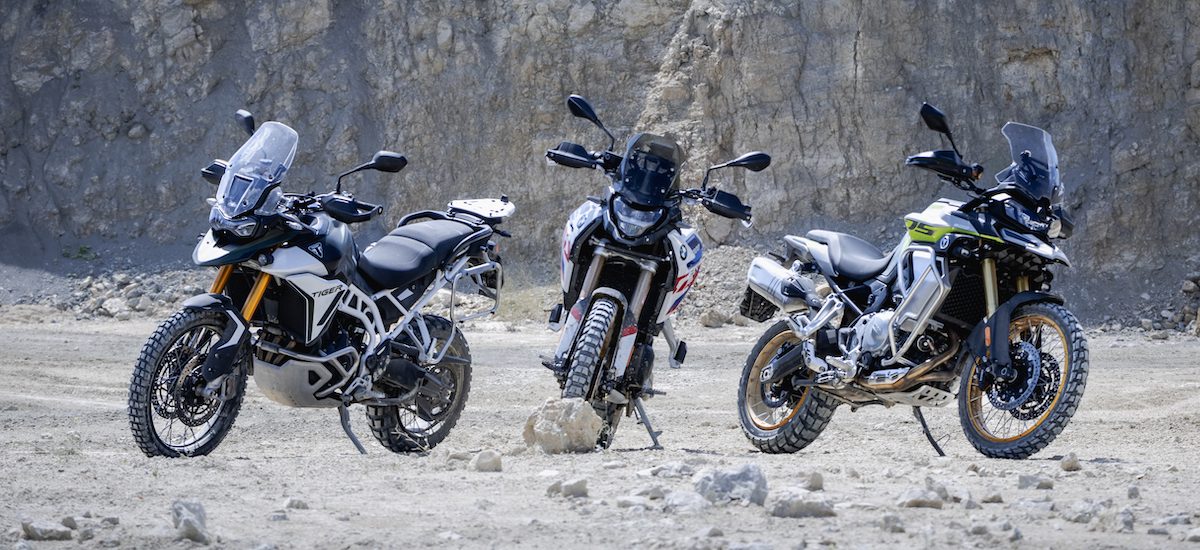 Comparo – La nouvelle BMW F 900 GS se mesure à la Triumph Tiger 900 et à la Voge 900 DSX