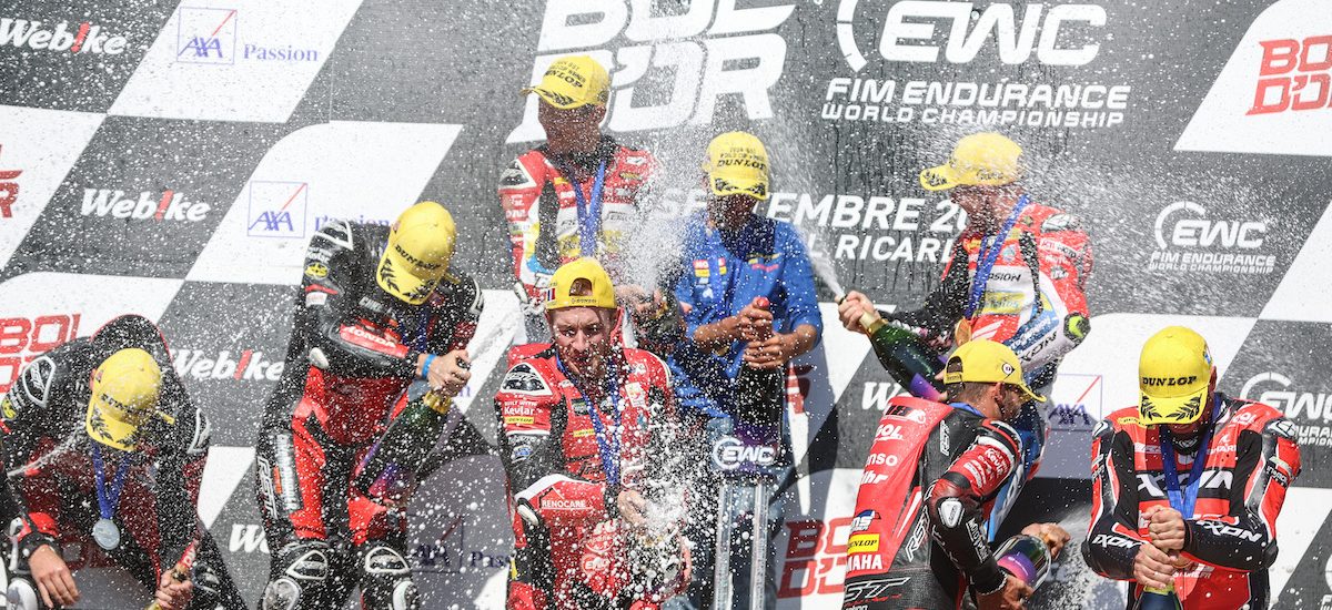 Au bout du Bol d’Or, Sébastien, Valentin et Guillaume décrochent enfin le titre mondial d’endurance en Superstock