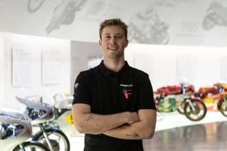 En mondial motocross, l’Italien Mattia Guadagnini (pilote officiel Husqvarna en 2024) sera le coéquipier du Suisse Jeremy Seewer dans le nouveau team d’usine Ducati