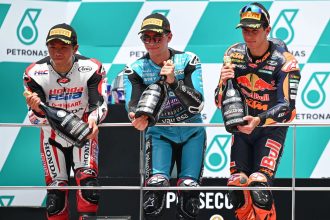 En Moto3, David Alonso (CFMOTO) remporte le Grand Prix de Malaisie à Sepang, sa 13ème victoire de la saison, devant Taiyo Furusato (Honda) et Jose Antonio Rueda (KTM)