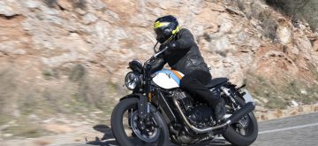 Essai – Au guidon de la Triumph Speed Twin 900, le plaisir est une affaire de couple!