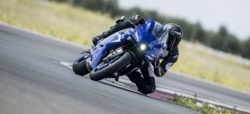 Essai – Yamaha YZF-R9: tempête à Jerez, révélation sur le circuit de Séville